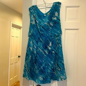 Alice + Olivia keyhole back dress size large, 96% silk / 4% spandex. Blue.